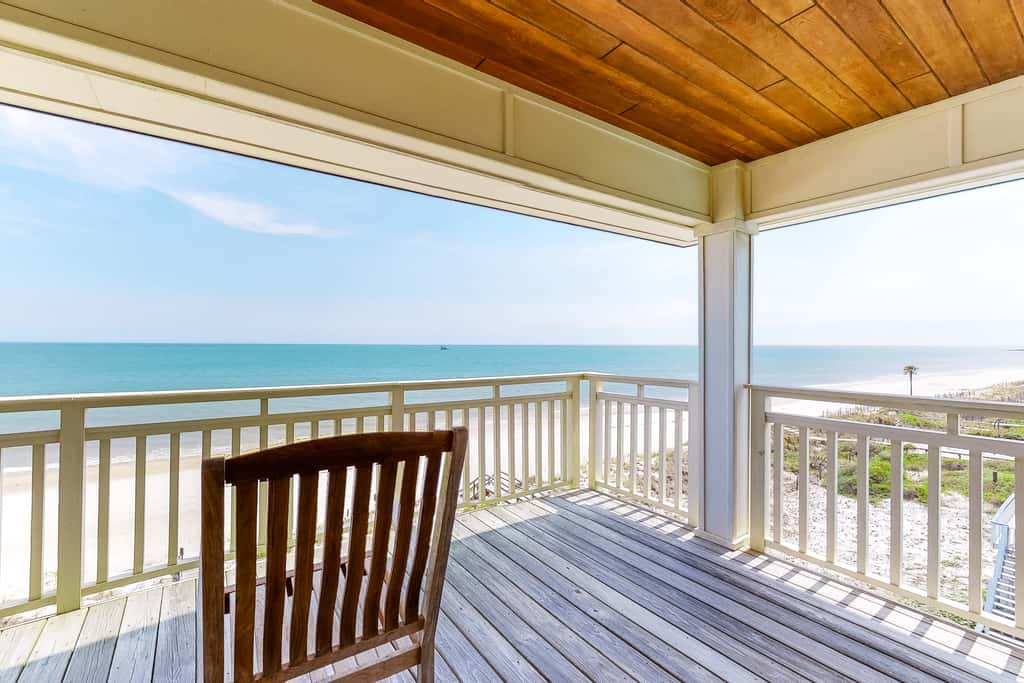 Gorgeous beachfront home - washer&dryer, deck & central AC - community pool