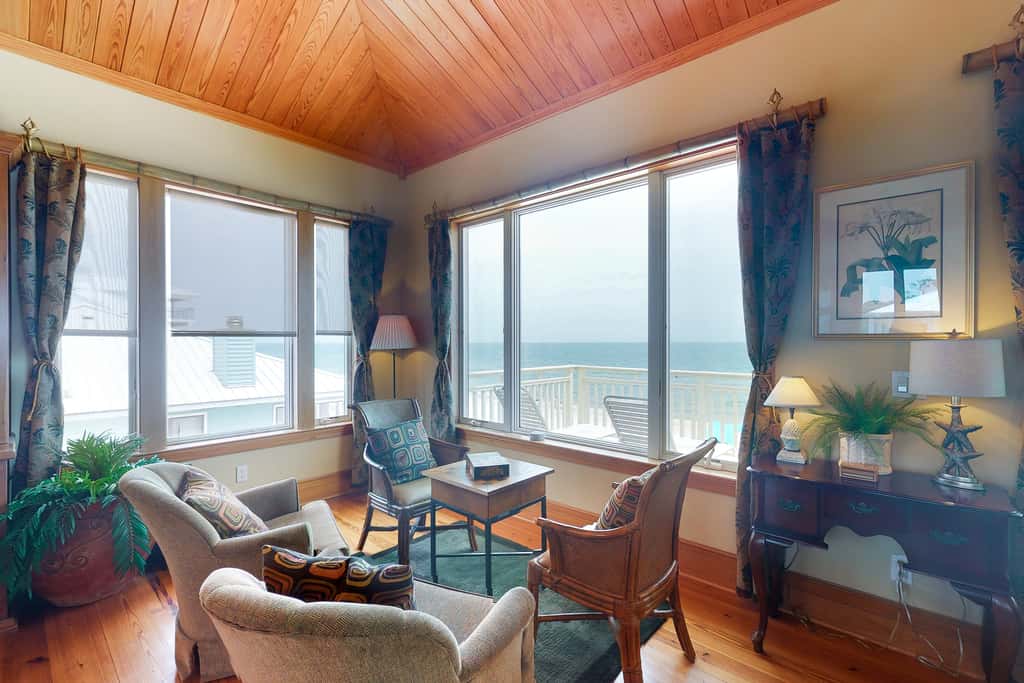 Gorgeous beachfront home - washer&dryer, deck & central AC - community pool