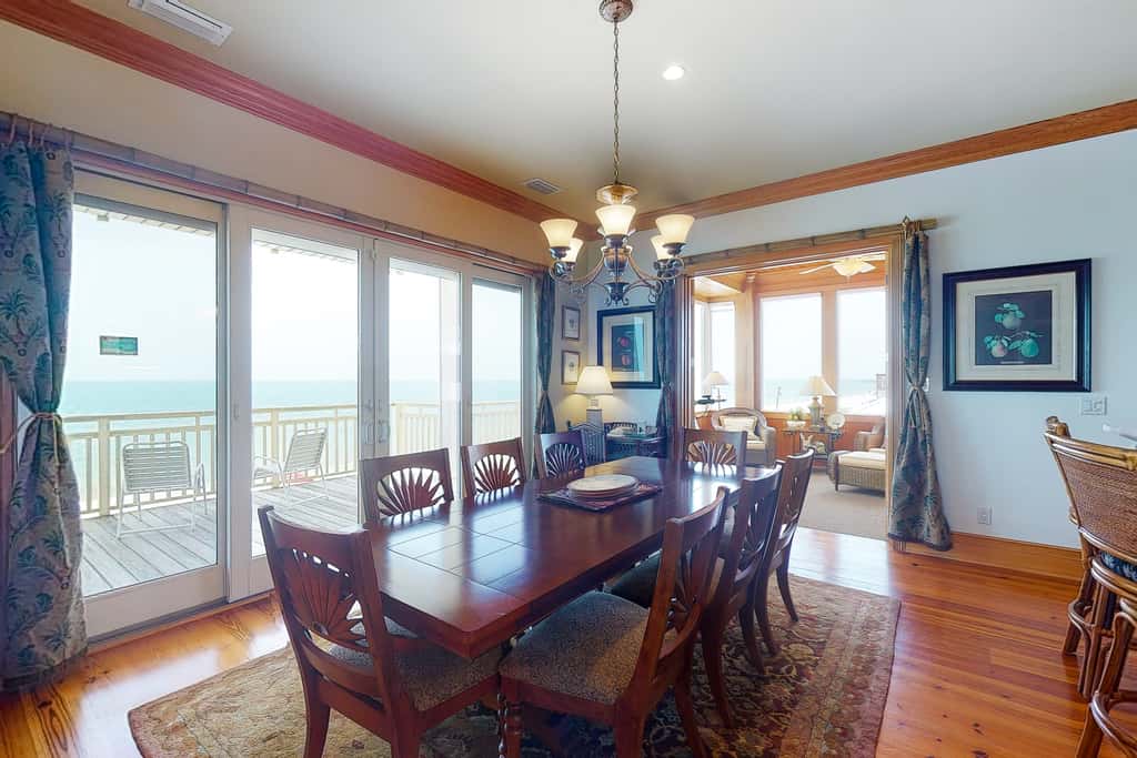 Gorgeous beachfront home - washer&dryer, deck & central AC - community pool