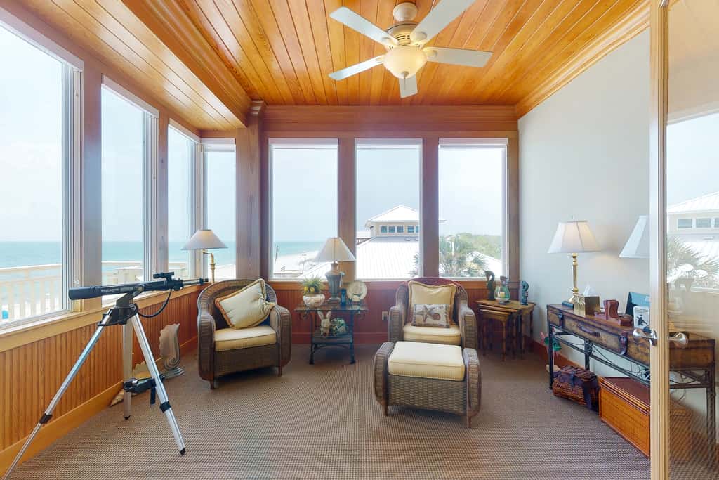 Gorgeous beachfront home - washer&dryer, deck & central AC - community pool
