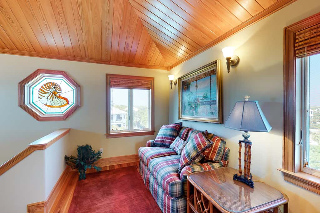 Gorgeous beachfront home - washer&dryer, deck & central AC - community pool
