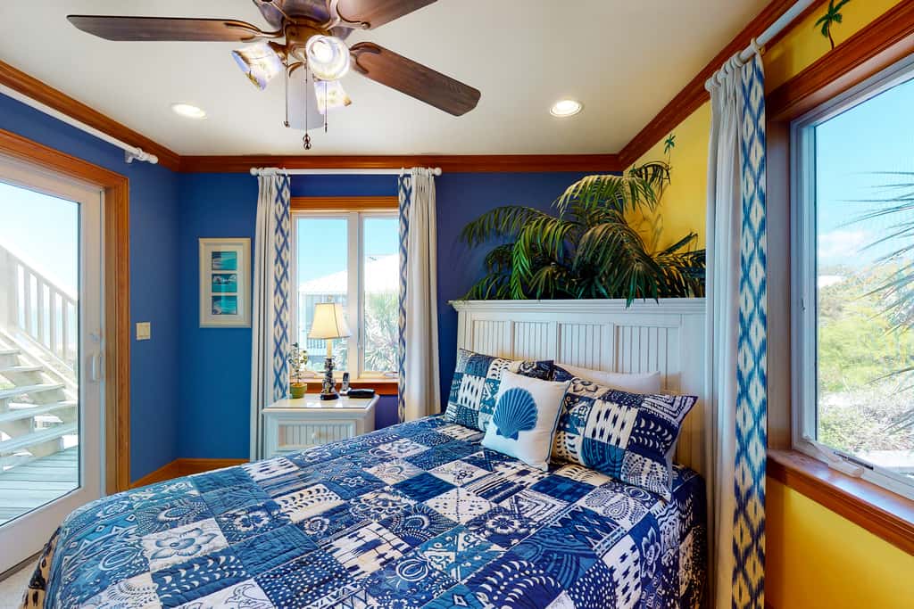 Gorgeous beachfront home - washer&dryer, deck & central AC - community pool