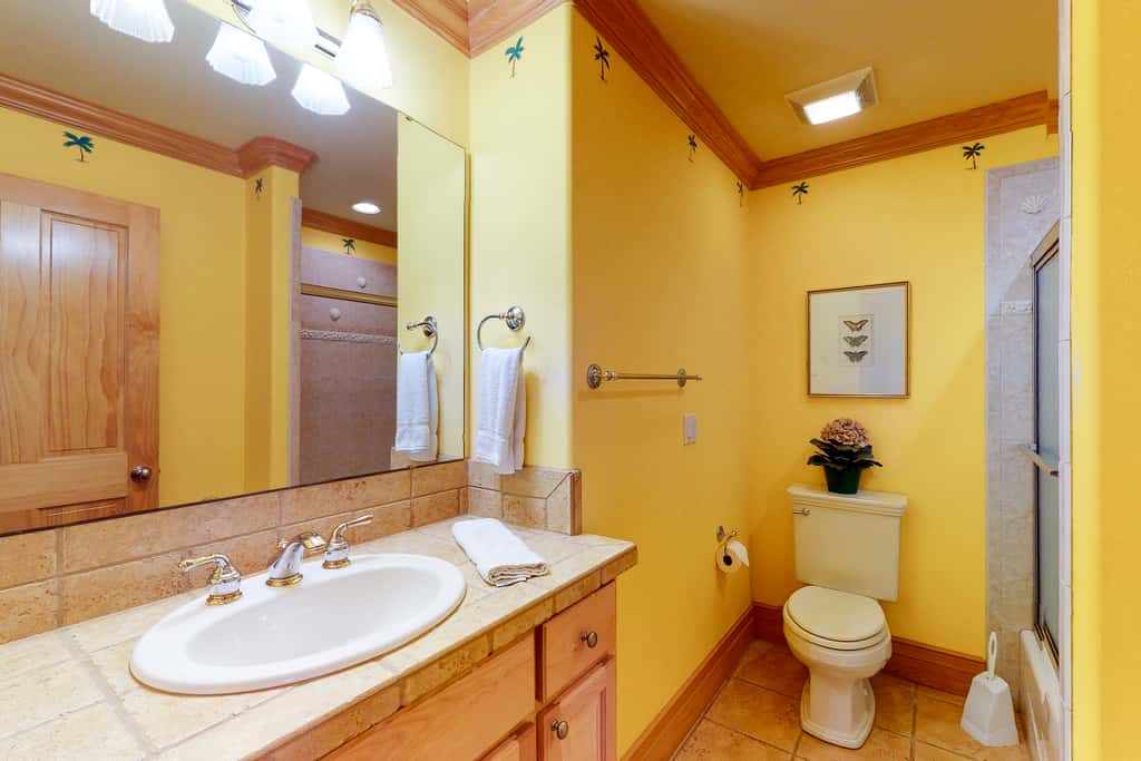 Gorgeous beachfront home - washer&dryer, deck & central AC - community pool