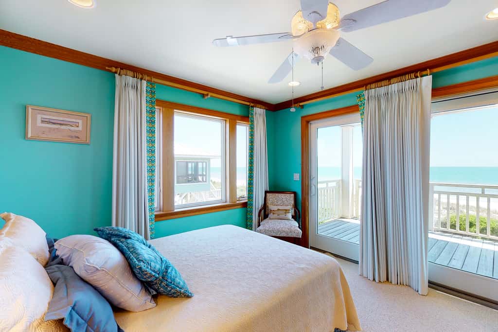 Gorgeous beachfront home - washer&dryer, deck & central AC - community pool