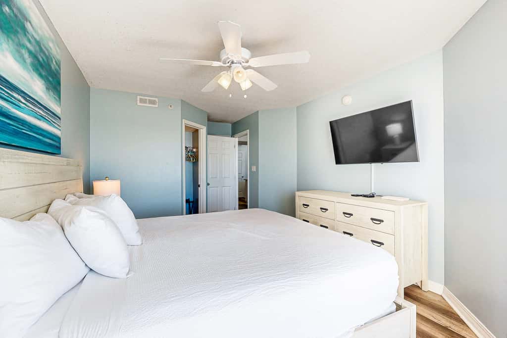 Gulf Dunes 313 - Gulf-front condo with outdoor pool & tennis - short drive to entertainment