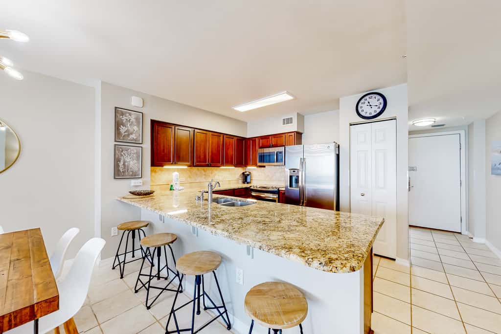 Beachfront condo with pool, hot tub, gym access, balcony