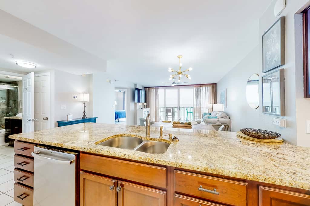 Beachfront condo with pool, hot tub, gym access, balcony