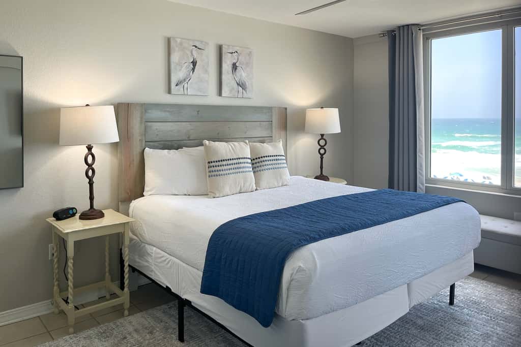 Beachfront condo with pool, hot tub, gym access, balcony