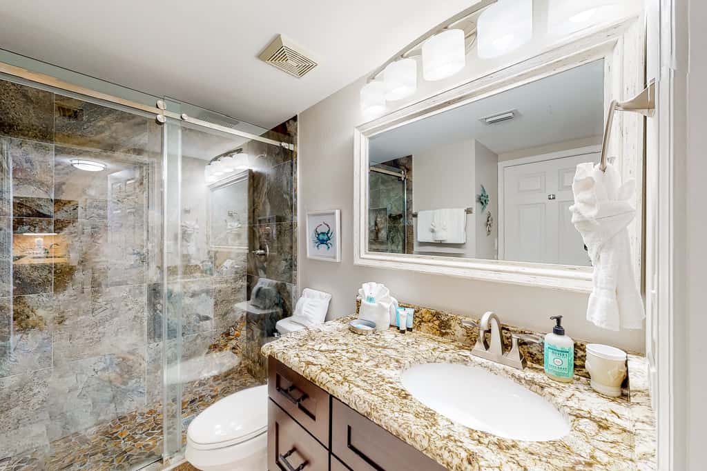 Beachfront condo with pool, hot tub, gym access, balcony