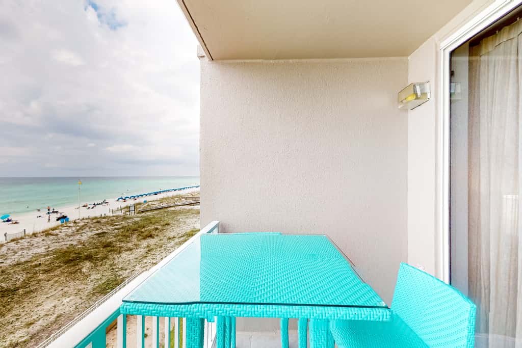 Beachfront condo with pool, hot tub, gym access, balcony