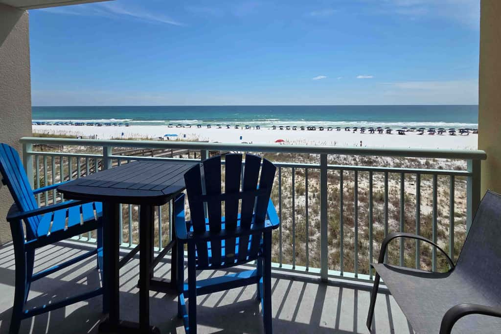 Cozy beachfront condo with private balcony, shared pool & beach access