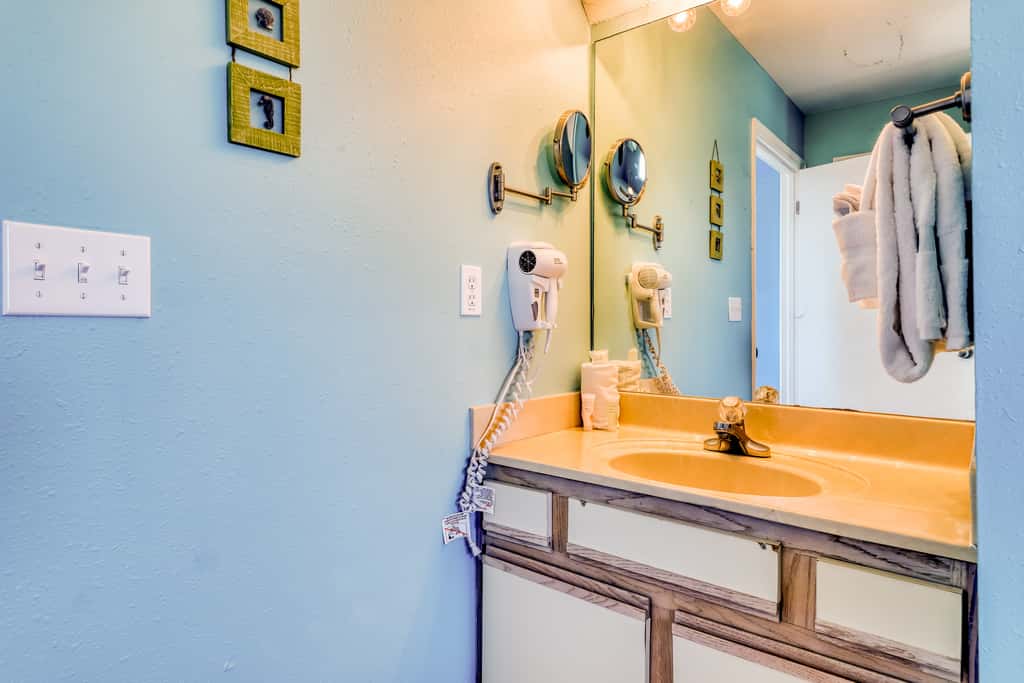 Beachfront home with coastal views & beach access - dog-friendly