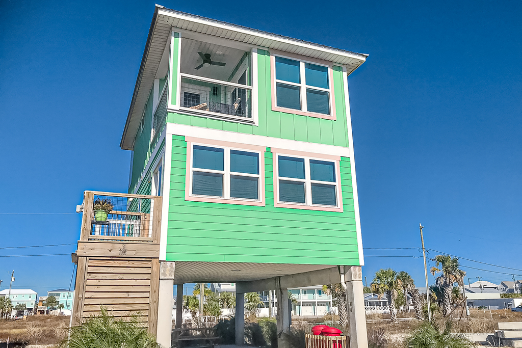 Newly built, cottage with historical details, WiFi & central AC - steps to beach