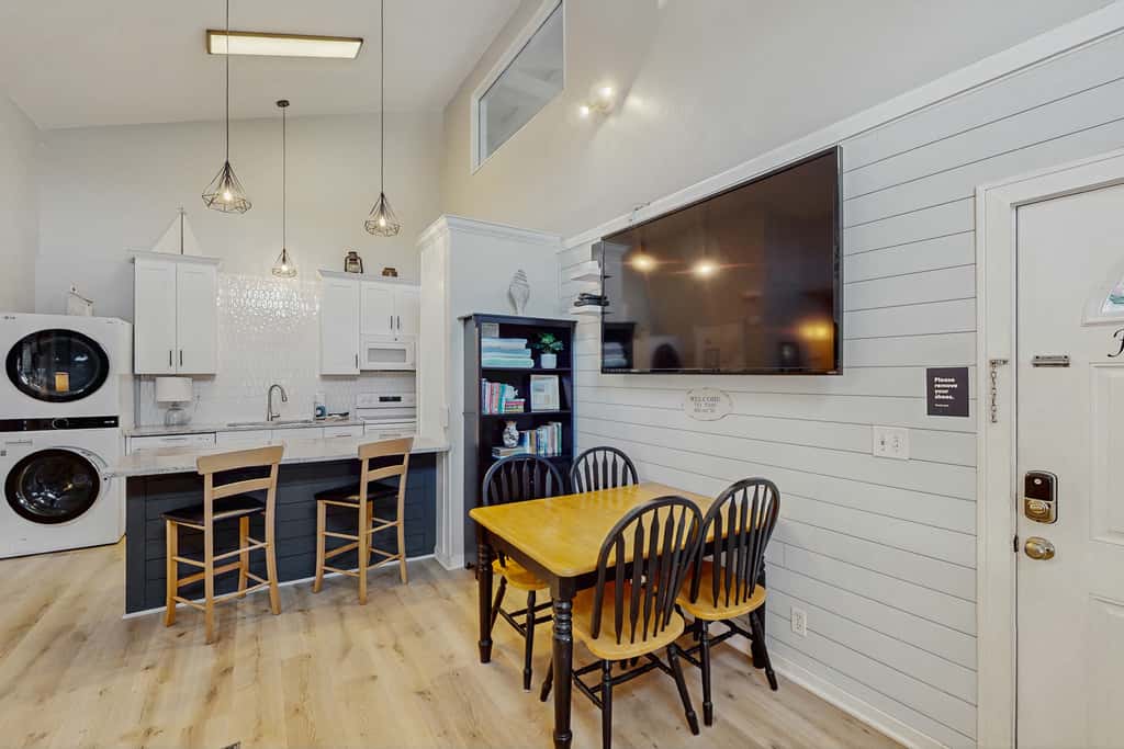 Great, dog-friendly home with Gulf views, shared pool, just steps from the Gulf