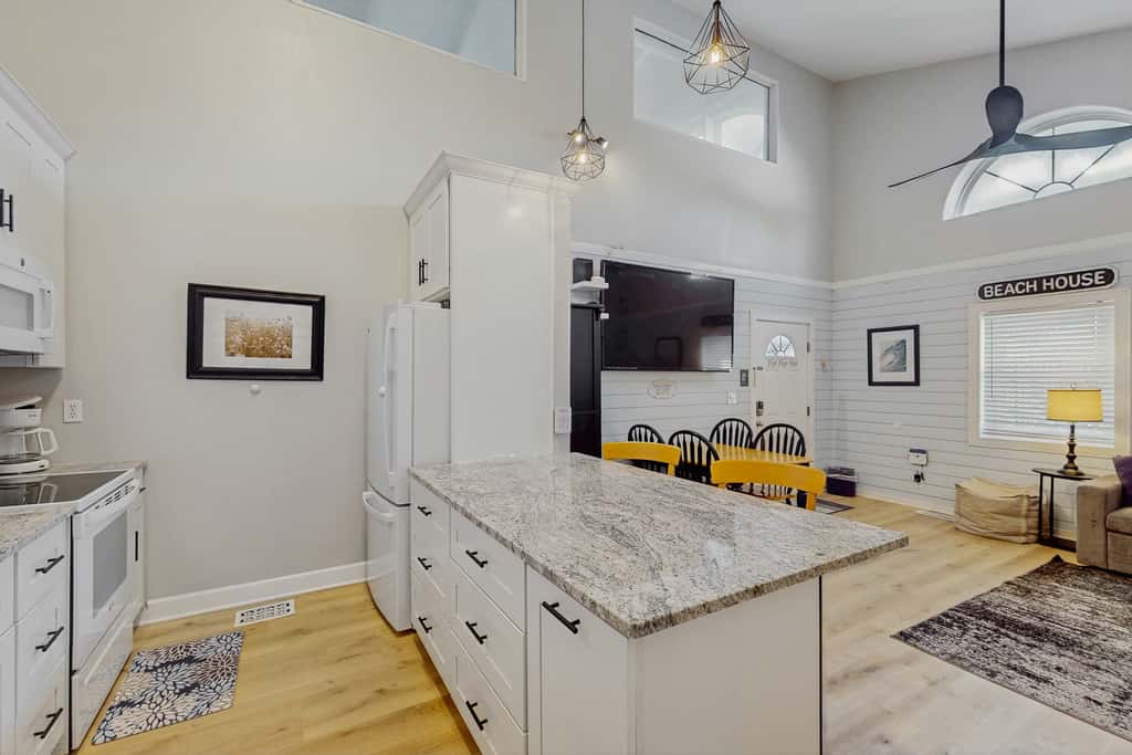 Great, dog-friendly home with Gulf views, shared pool, just steps from the Gulf