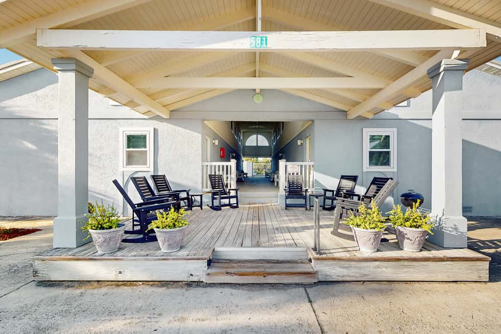 Great, dog-friendly home with Gulf views, shared pool, just steps from the Gulf