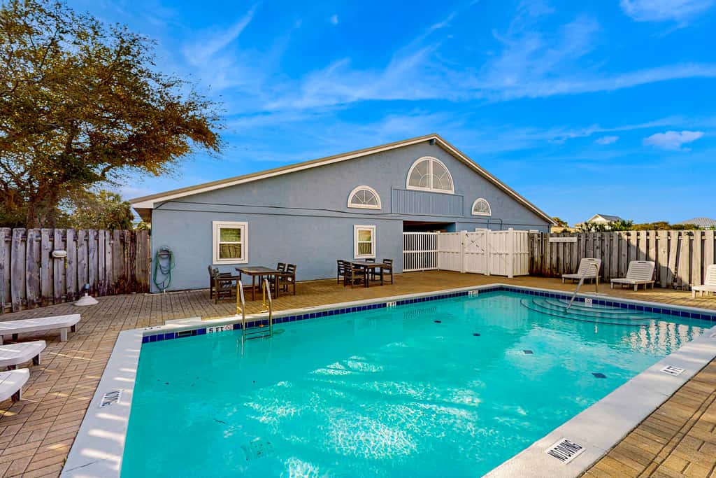 Great, dog-friendly home with Gulf views, shared pool, just steps from the Gulf