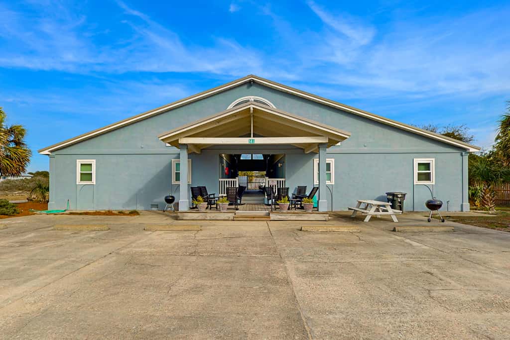 Great, dog-friendly home with Gulf views, shared pool, just steps from the Gulf