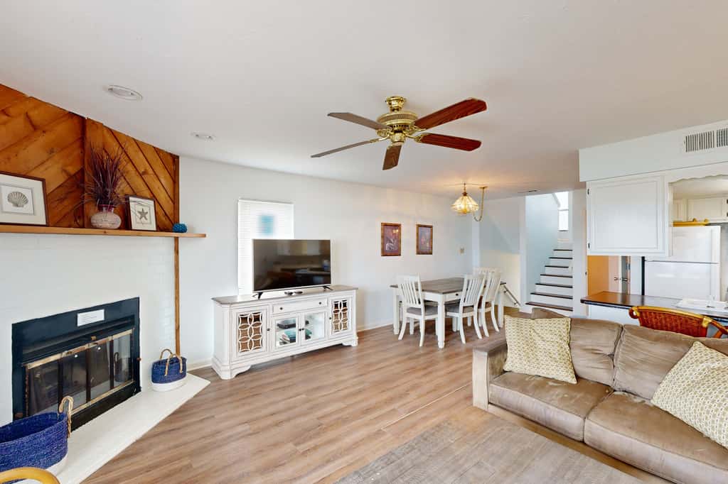 Beachfront Townhome with beach views, deck & more