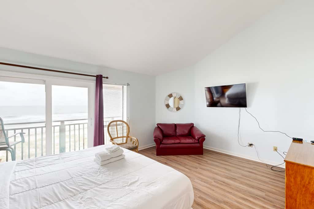 Beachfront Townhome with beach views, deck & more