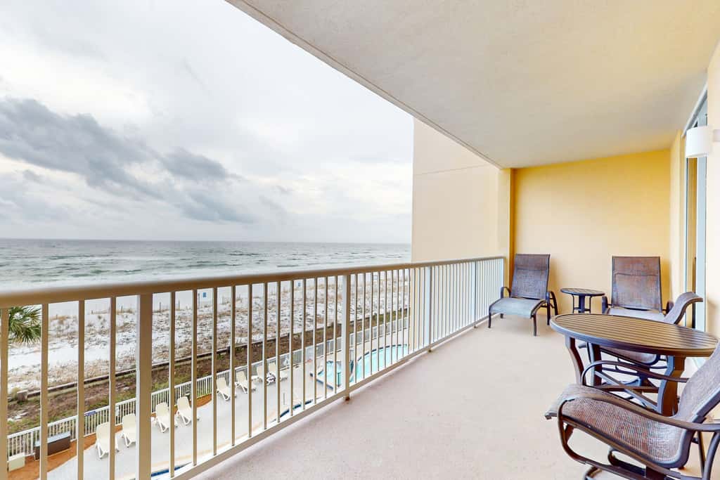 4th-Floor Azure Condo with Free WiFi, Beach Service, Gulf View, Shared Pool,Hot Tub