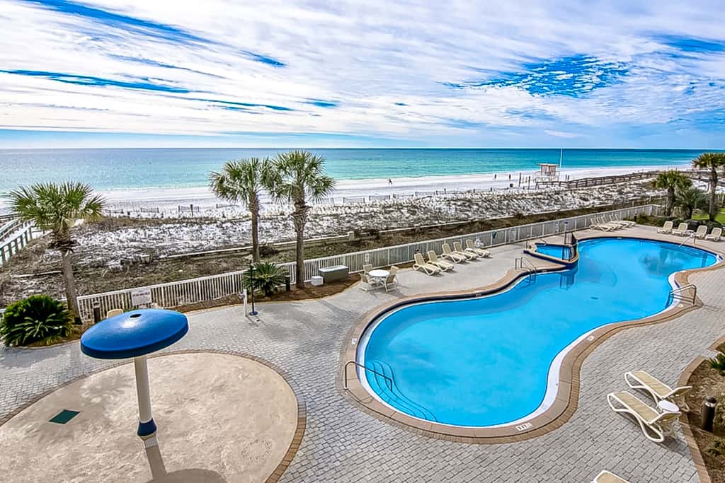 4th-Floor Azure Condo with Free WiFi, Beach Service, Gulf View, Shared Pool,Hot Tub