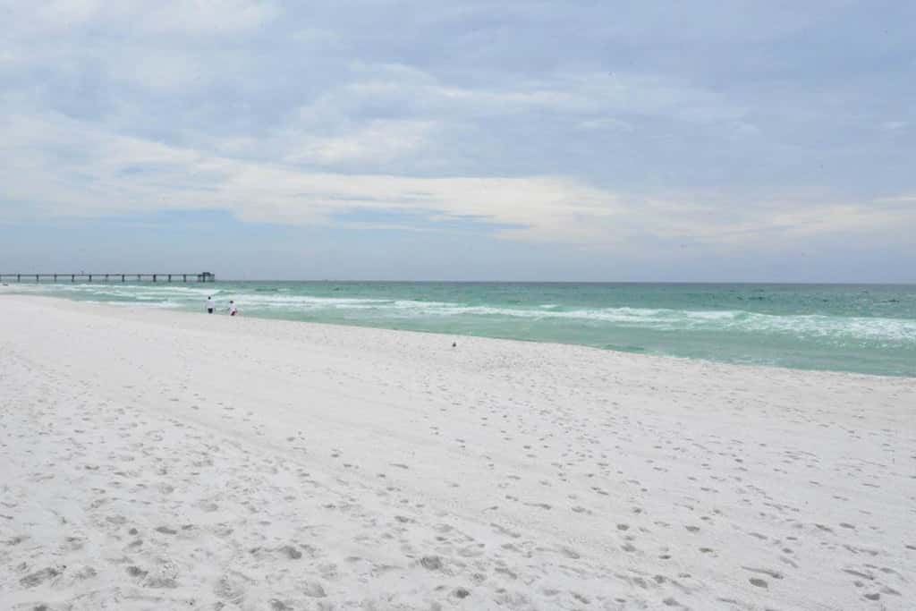 4th-Floor Azure Condo with Free WiFi, Beach Service, Gulf View, Shared Pool,Hot Tub