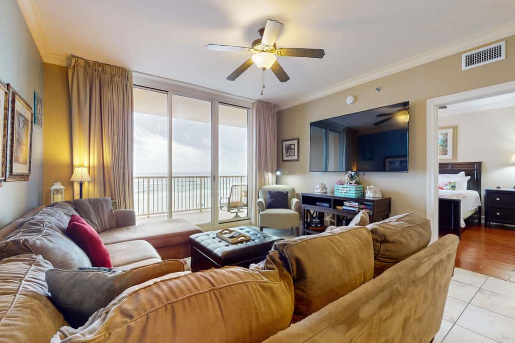 4th-Floor Azure Condo with Free WiFi, Beach Service, Gulf View, Shared Pool,Hot Tub