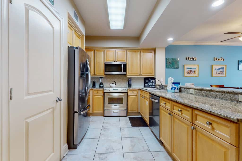 4th-Floor Azure Condo with Free WiFi, Beach Service, Gulf View, Shared Pool,Hot Tub
