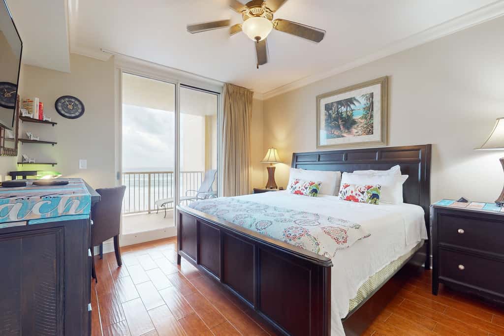 4th-Floor Azure Condo with Free WiFi, Beach Service, Gulf View, Shared Pool,Hot Tub