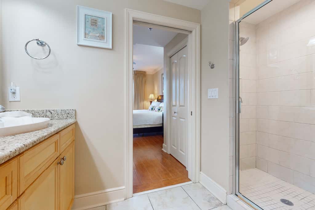 4th-Floor Azure Condo with Free WiFi, Beach Service, Gulf View, Shared Pool,Hot Tub