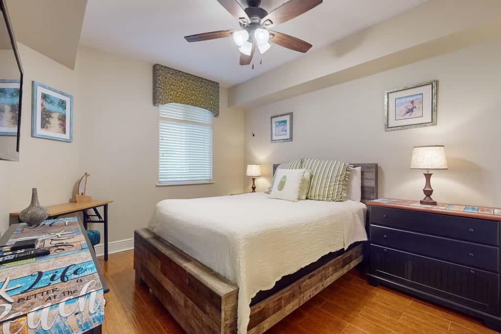 4th-Floor Azure Condo with Free WiFi, Beach Service, Gulf View, Shared Pool,Hot Tub