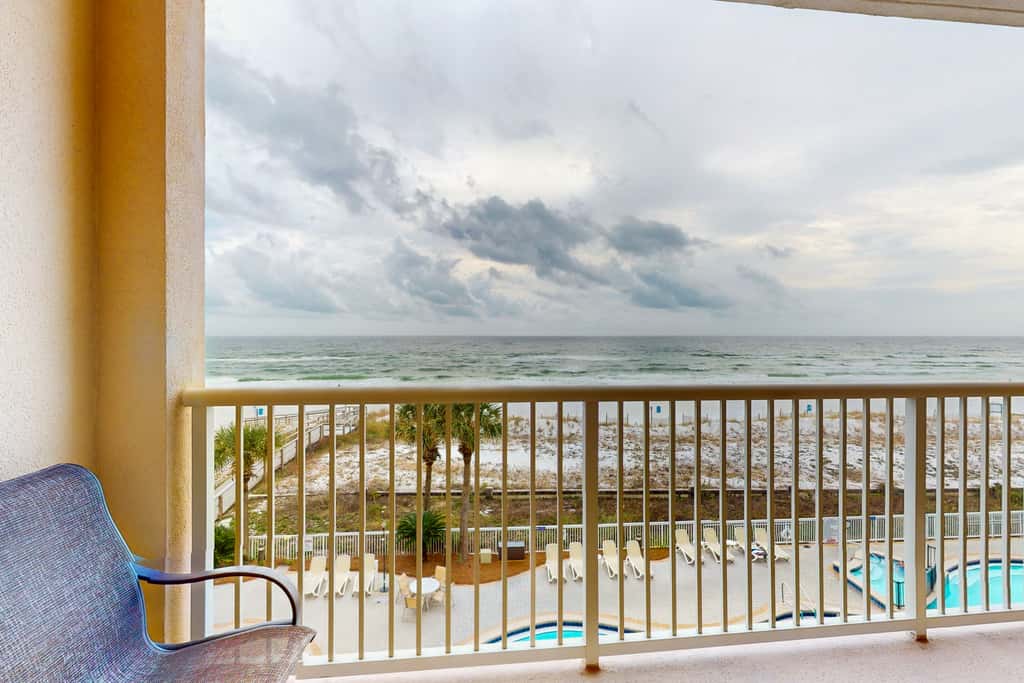 4th-Floor Azure Condo with Free WiFi, Beach Service, Gulf View, Shared Pool,Hot Tub