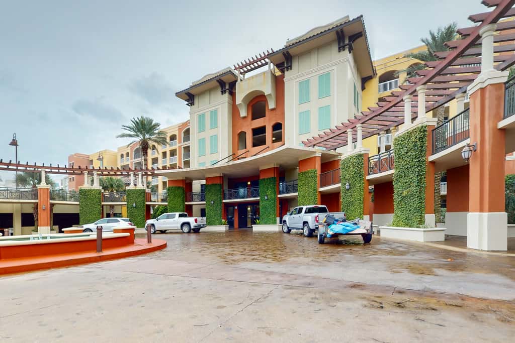 4th-Floor Azure Condo with Free WiFi, Beach Service, Gulf View, Shared Pool,Hot Tub