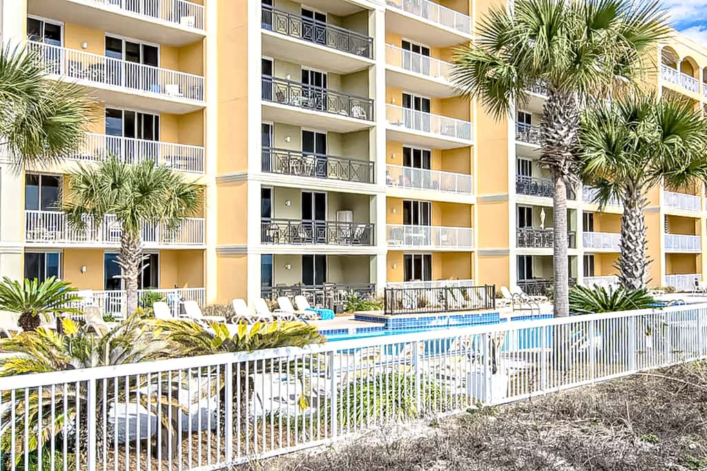 4th-Floor Azure Condo with Free WiFi, Beach Service, Gulf View, Shared Pool,Hot Tub