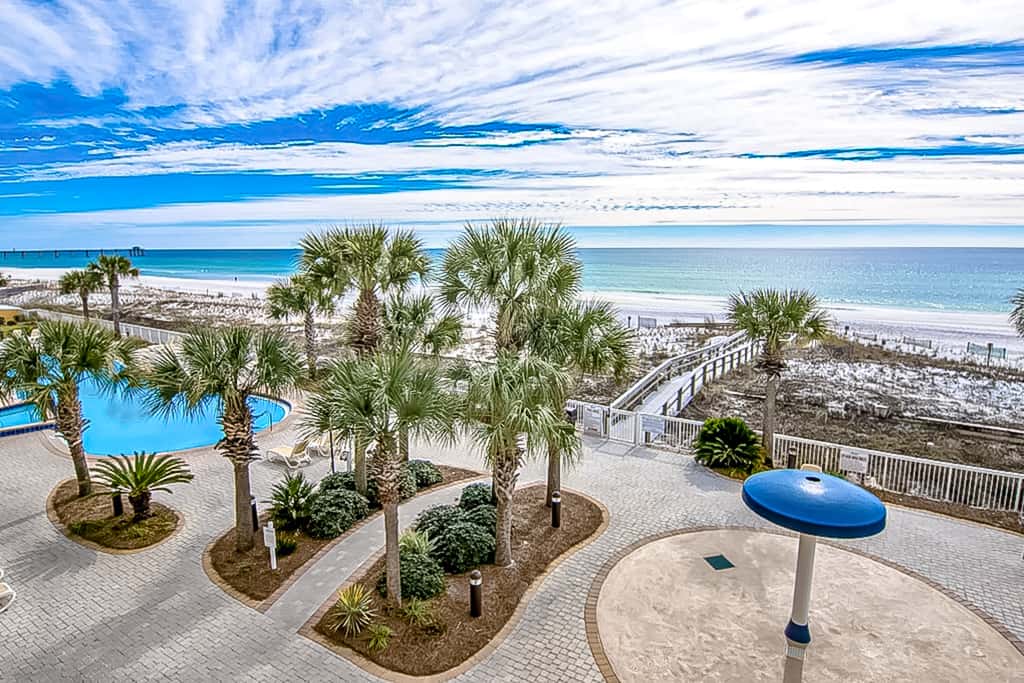 4th-Floor Azure Condo with Free WiFi, Beach Service, Gulf View, Shared Pool,Hot Tub