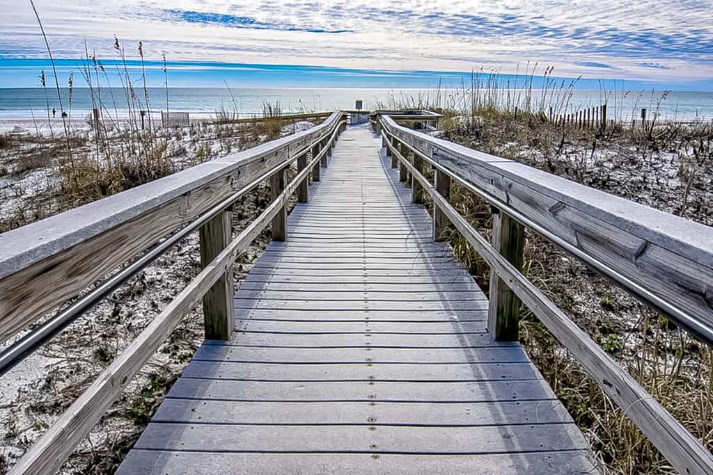 4th-Floor Azure Condo with Free WiFi, Beach Service, Gulf View, Shared Pool,Hot Tub