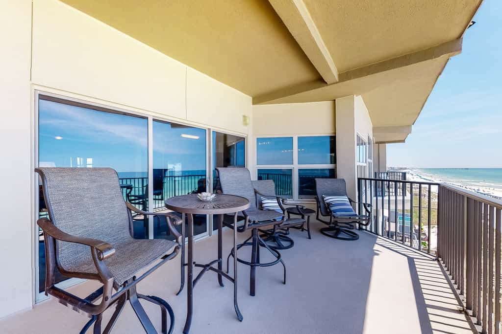 Emerald Towers West Penthouse 6002
