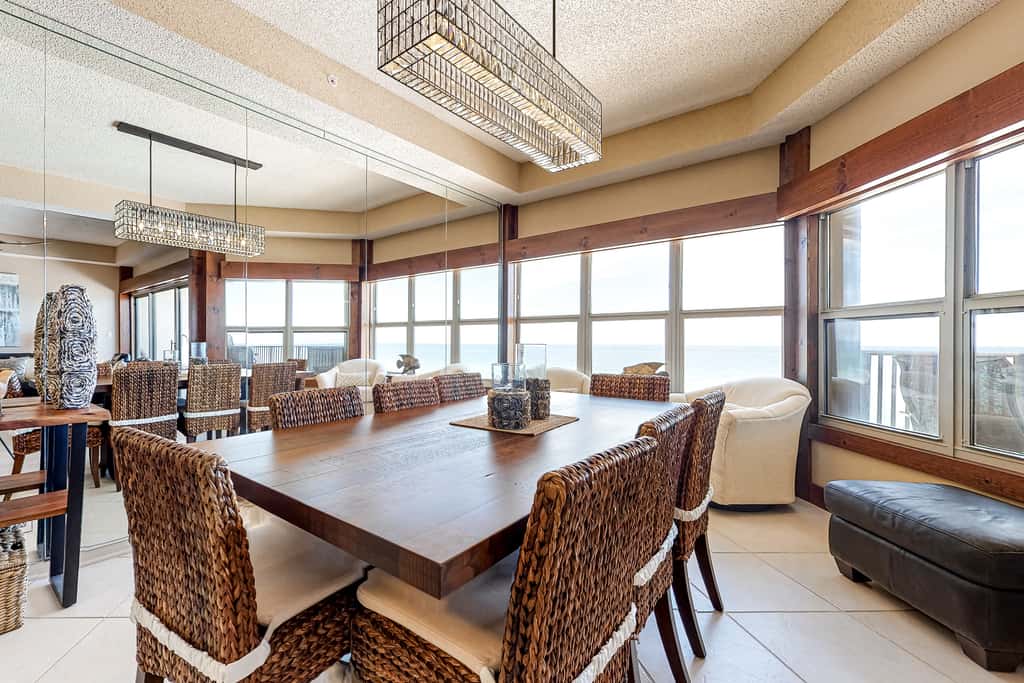 Oceanfront penthouse with pool access, majestic ocean views, washer&dryer, & AC