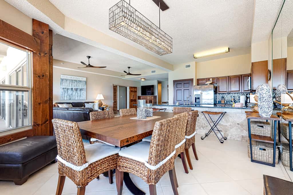 Oceanfront penthouse with pool access, majestic ocean views, washer&dryer, & AC