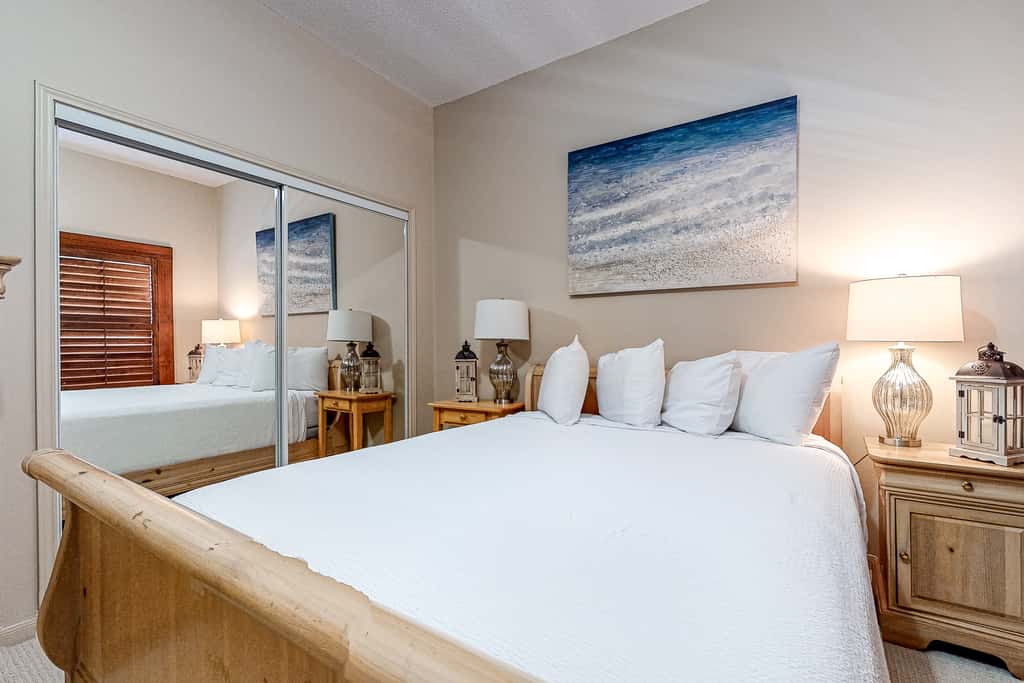 Oceanfront penthouse with pool access, majestic ocean views, washer&dryer, & AC