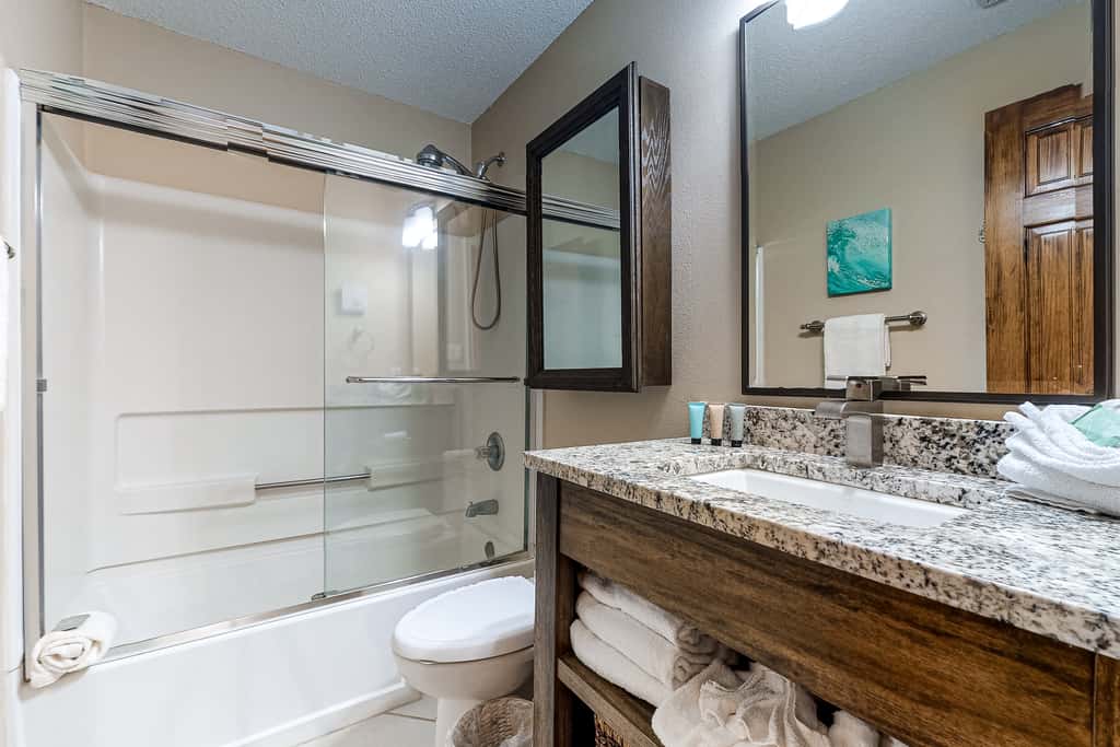 Oceanfront penthouse with pool access, majestic ocean views, washer&dryer, & AC