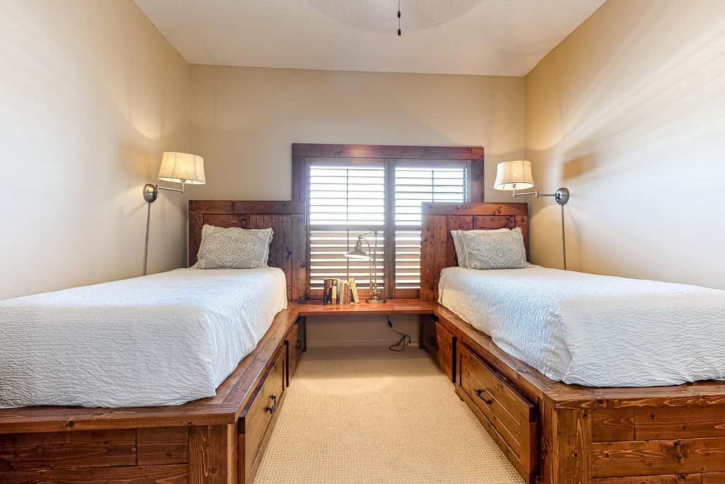 Oceanfront penthouse with pool access, majestic ocean views, washer&dryer, & AC