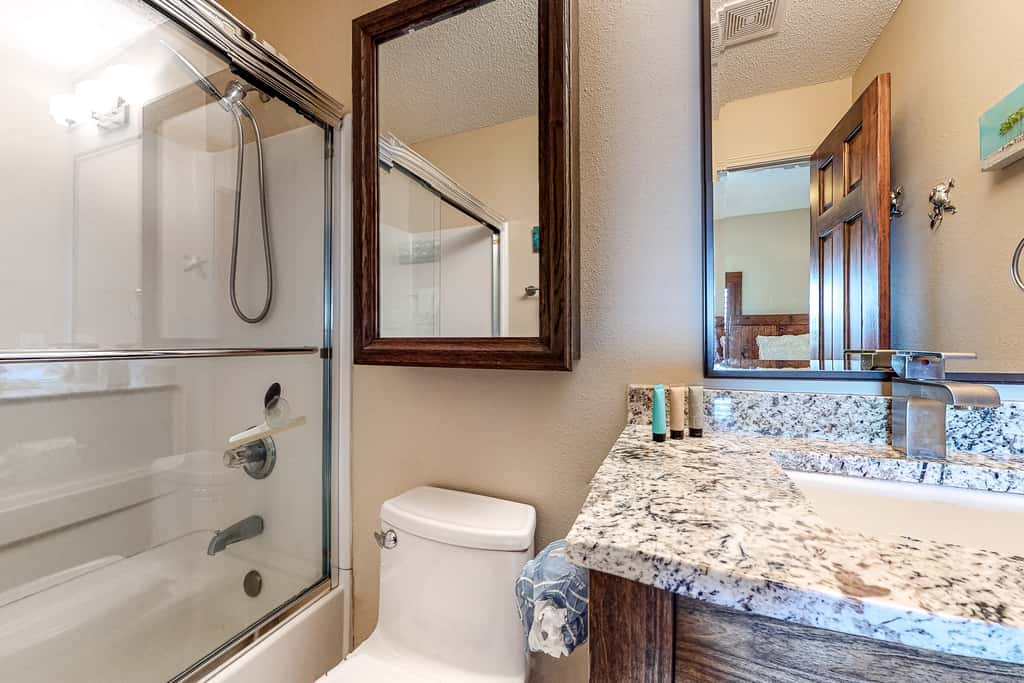 Oceanfront penthouse with pool access, majestic ocean views, washer&dryer, & AC