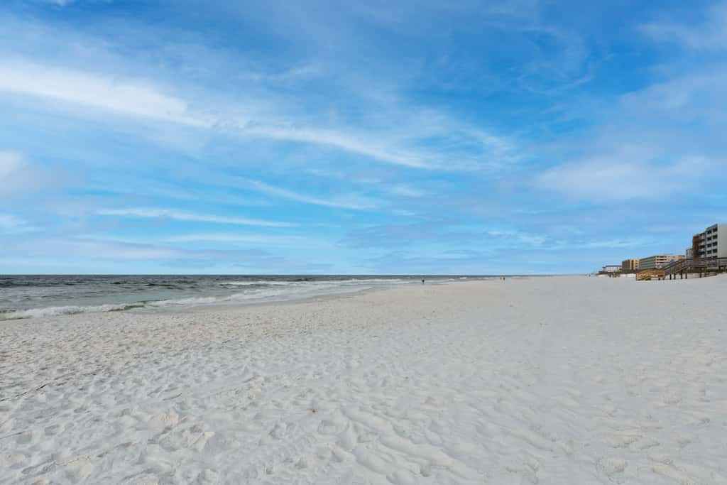 Oceanfront penthouse with pool access, majestic ocean views, washer&dryer, & AC