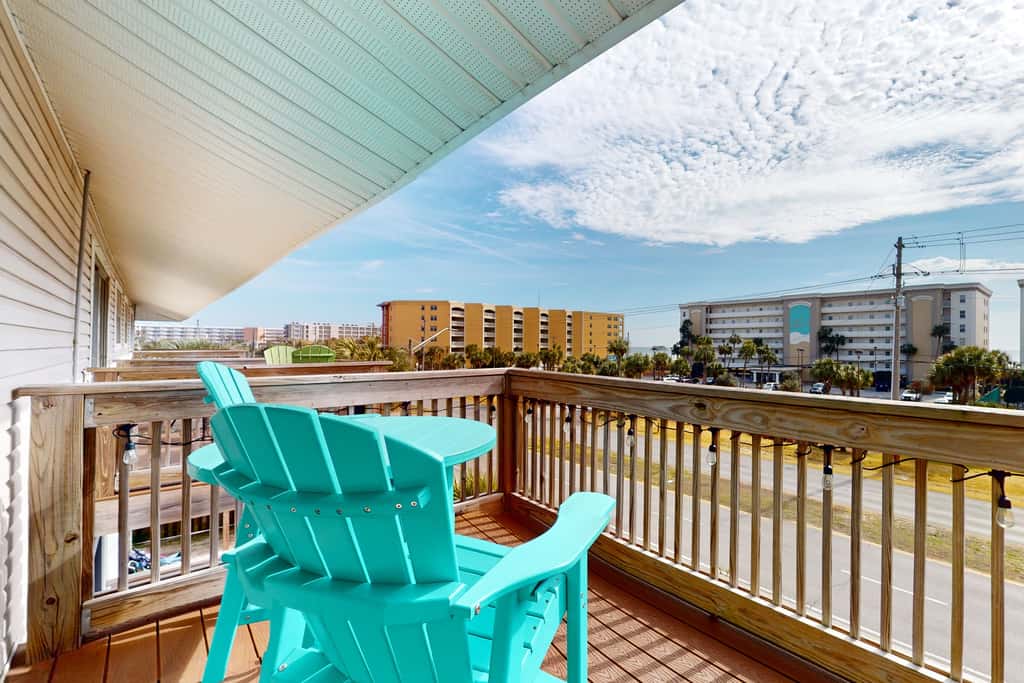 Cozy coastal condo, dog friendly, gulf view and close to beach access