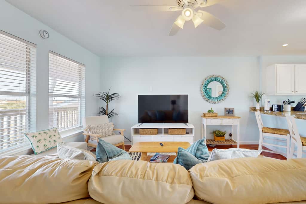 Cozy coastal condo, dog friendly, gulf view and close to beach access