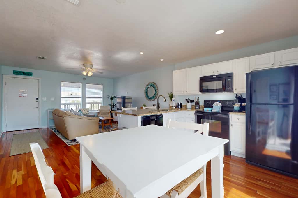 Cozy coastal condo, dog friendly, gulf view and close to beach access