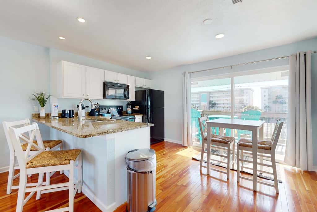Cozy coastal condo, dog friendly, gulf view and close to beach access