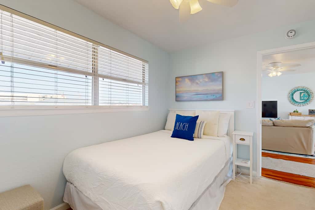 Cozy coastal condo, dog friendly, gulf view and close to beach access